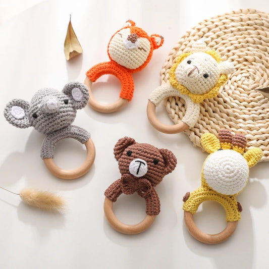 Cloches pour bébé en bois et crochet de coton 